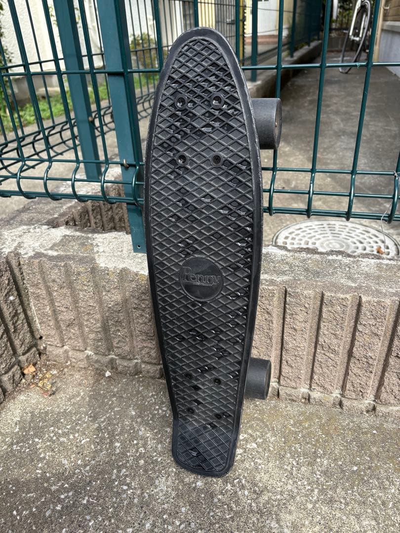 Penny 22インチ ブラックナイト カモフラ