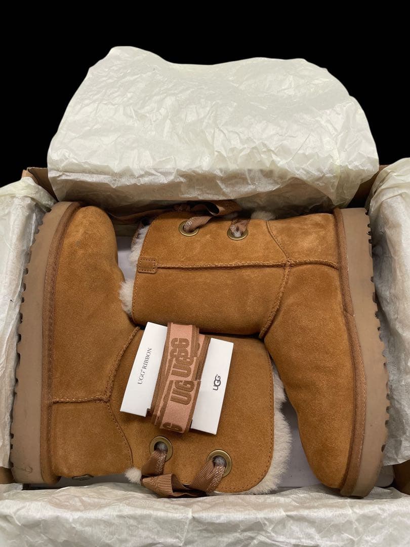 【新品未使用】UGGアグ ブラウン リボン付きムートンブーツ(US6)23cm