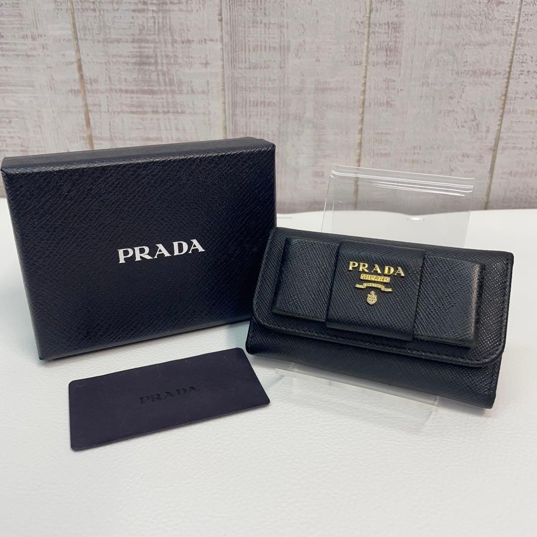 m*e様 PRADA ブラック レザー キーケース