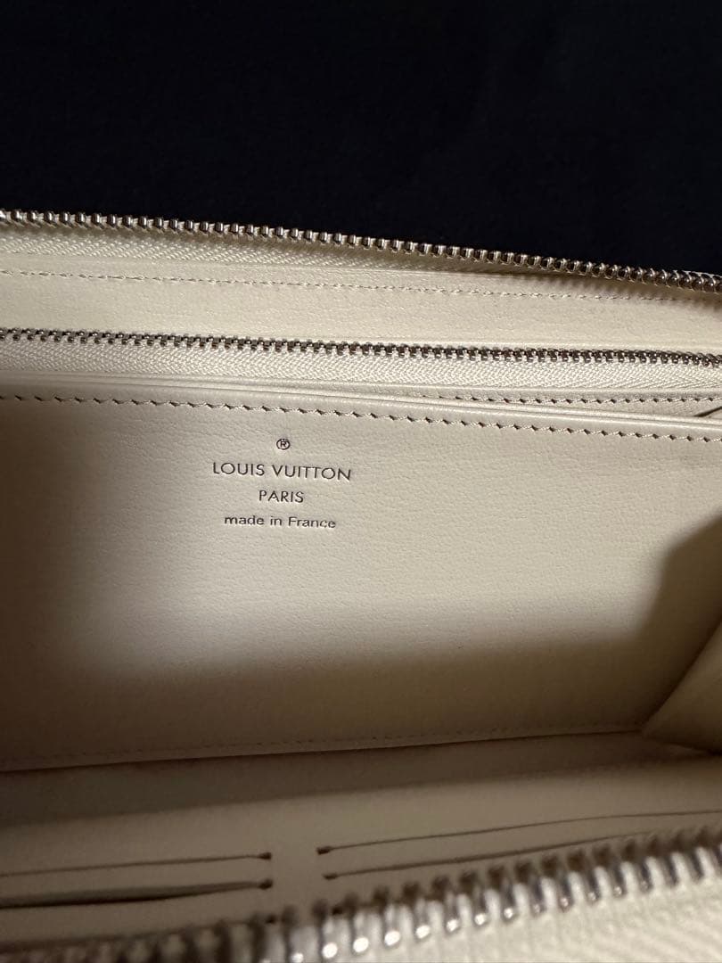 ルイヴィトン N97773 パイソン ジッピーウォレット ラウンドファスナー