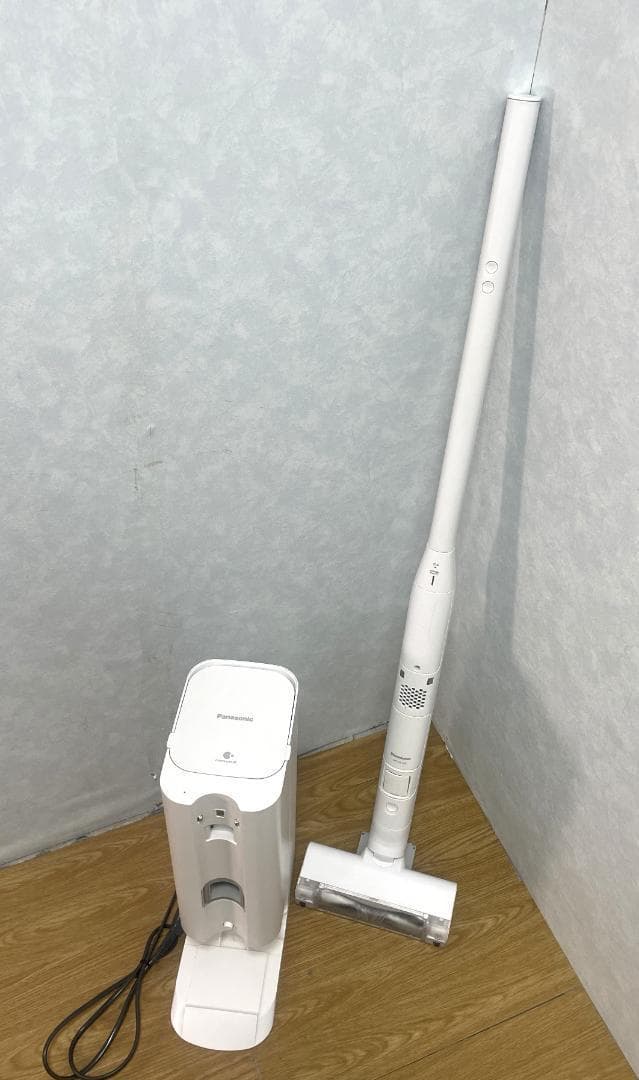 Y♦♦558 パナソニック コードレススティッククリーナー MC-NS10K
