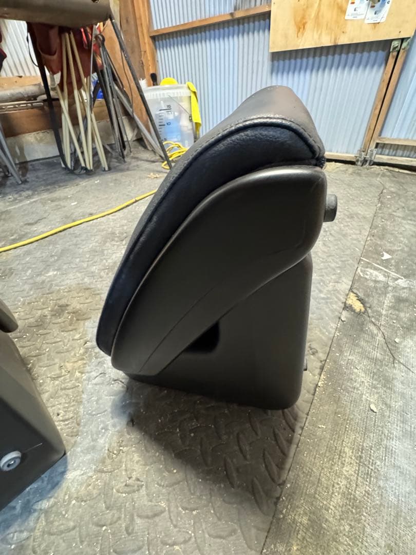 80系　ヴォクシー、ノア トヨタ純正オットマン