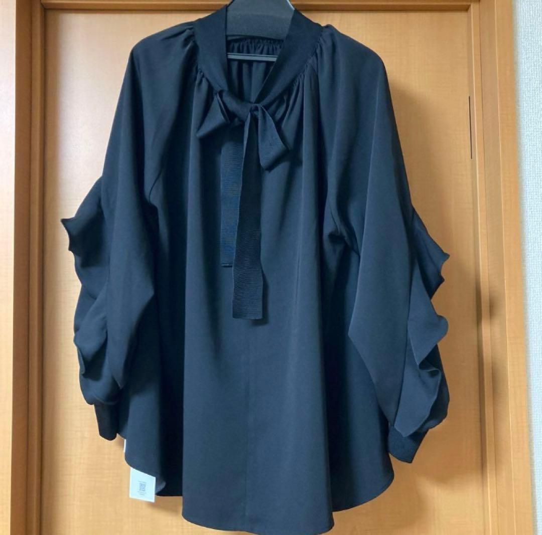 【新品】MARILYN MOON黒ブラウス