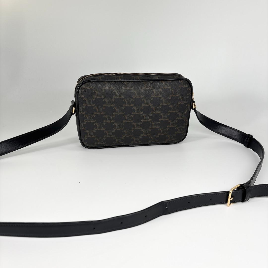 新品同様 セリーヌ トリオンフ レザー ミディアム メッセンジャーバッグ メンズ