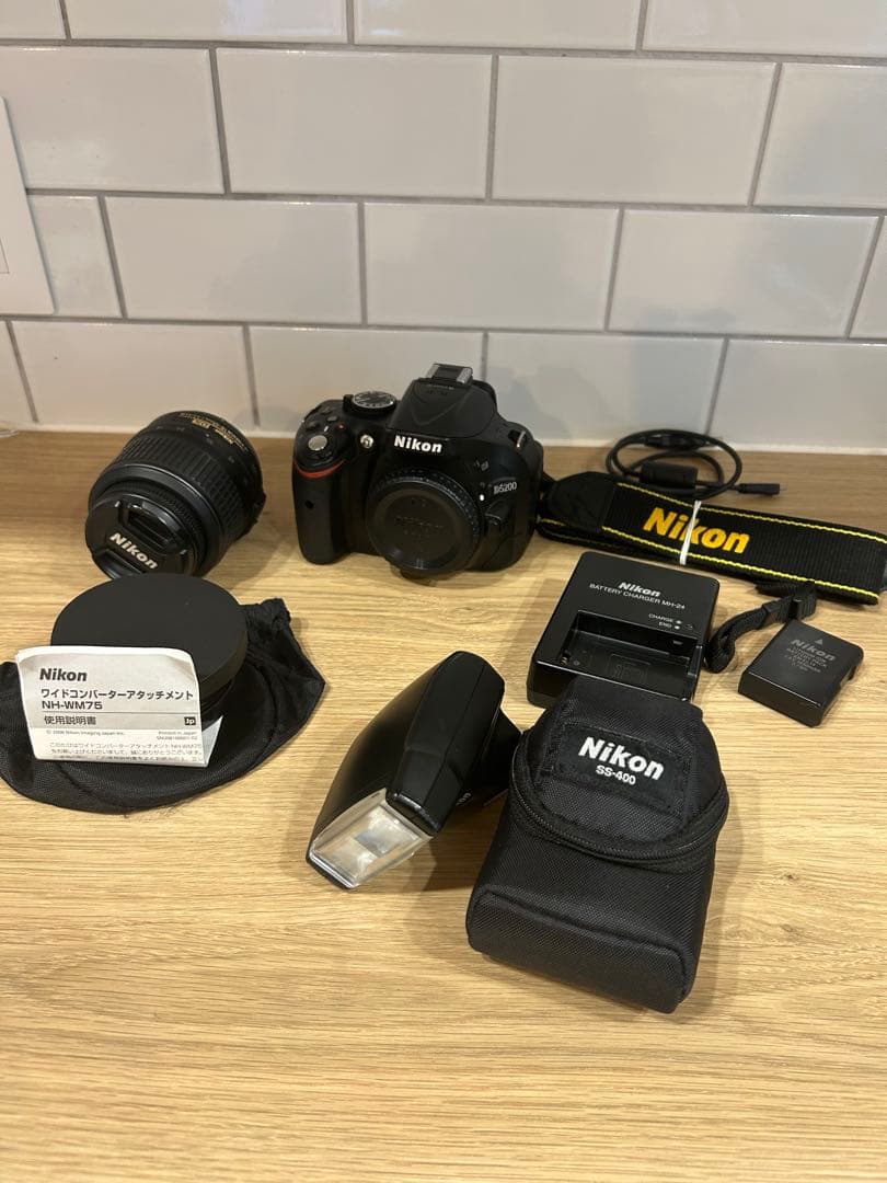 一眼レフカメラD5200 スピードライト、ワイドコンバータアタッチメント付き