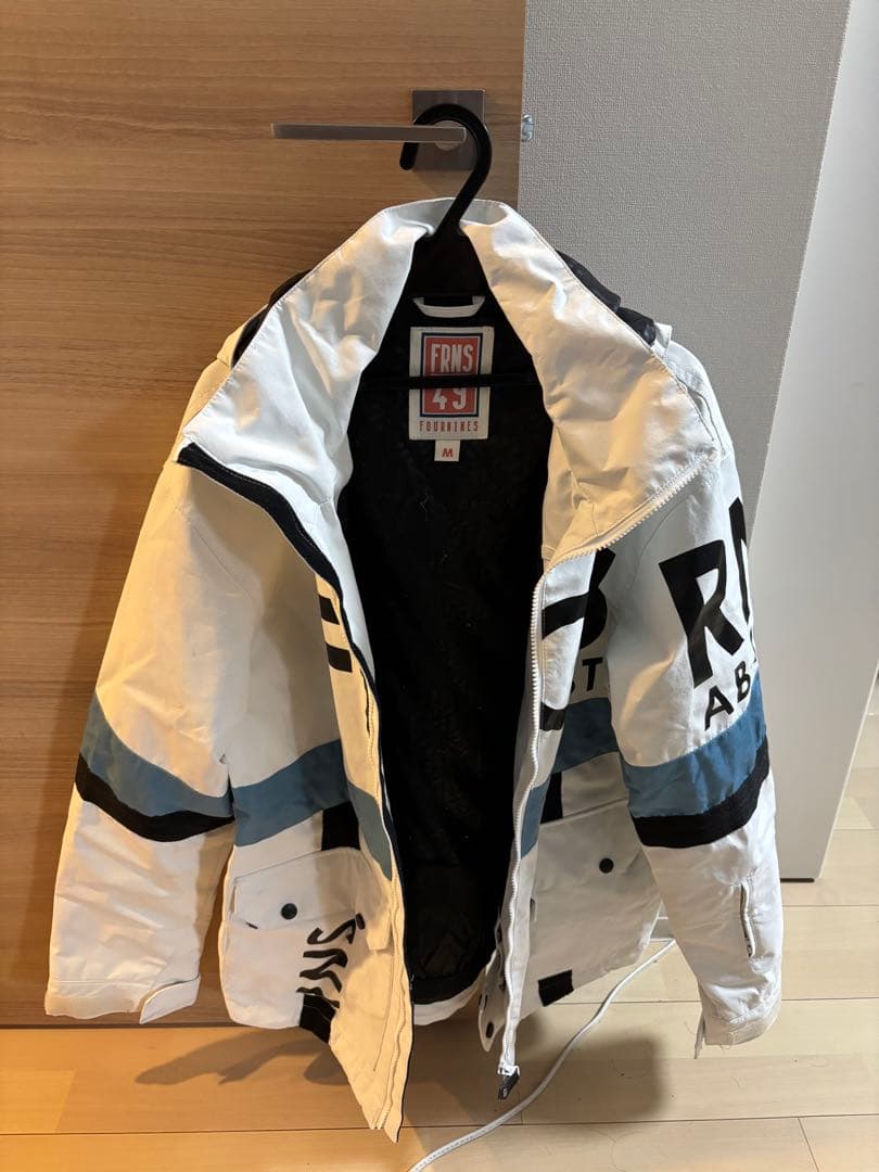 スキーウェア スノーボードウェア ジャケット 白