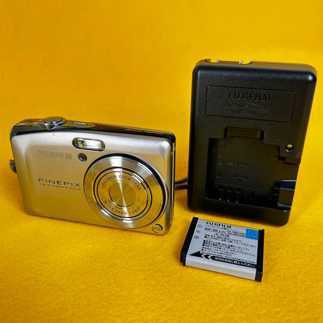 FUJIFILM FinePix F50fd シルバー 動作確認済み