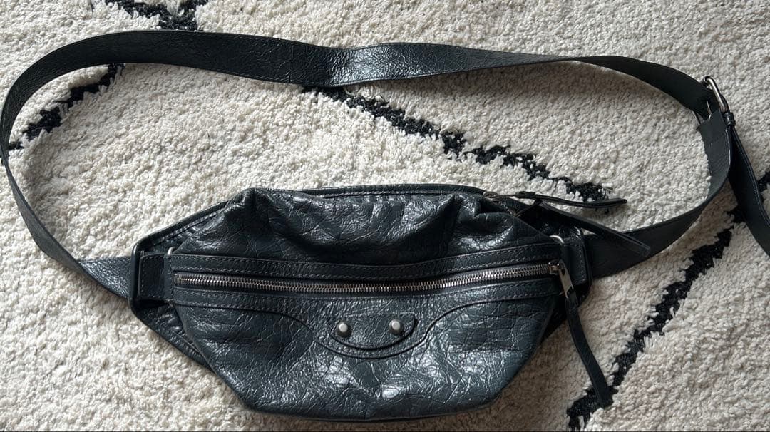 BALENCIAGA ネイビー　ボディバッグ