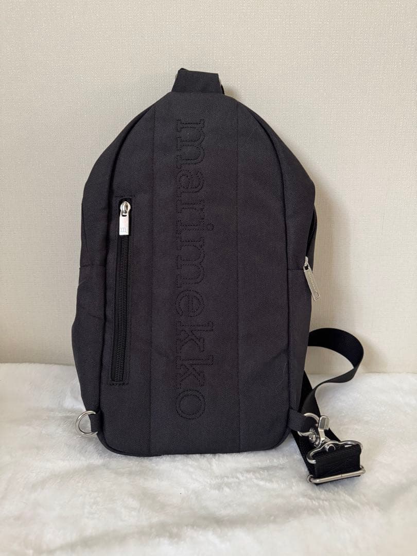 marimekko ブラック ボディバッグ