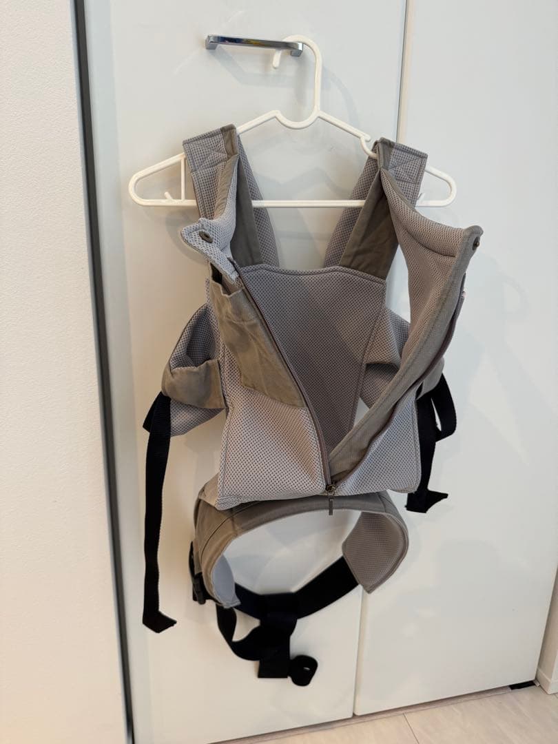 キューズベリー　グレー メッシュ抱っこ紐