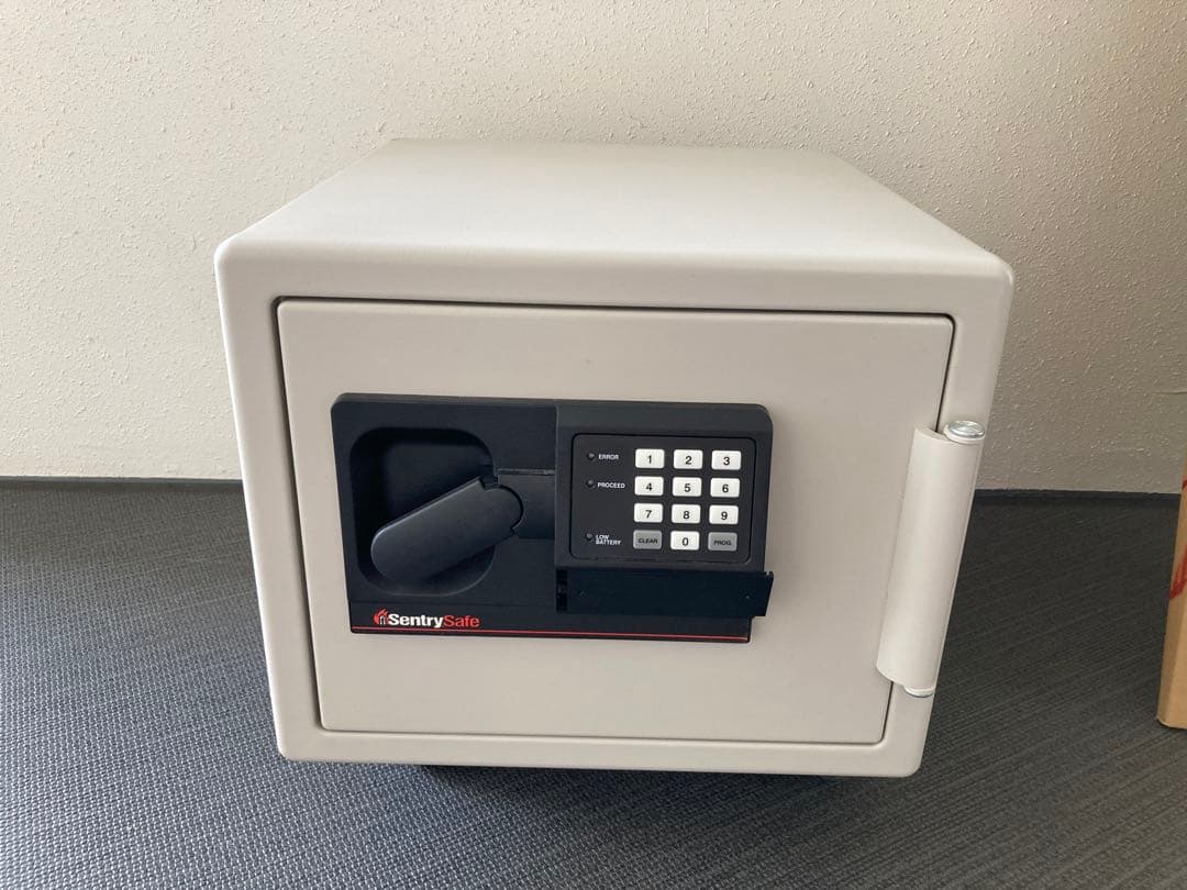 Sentry Safe ファイアーセーフ テンキー式耐火金庫 SB0507