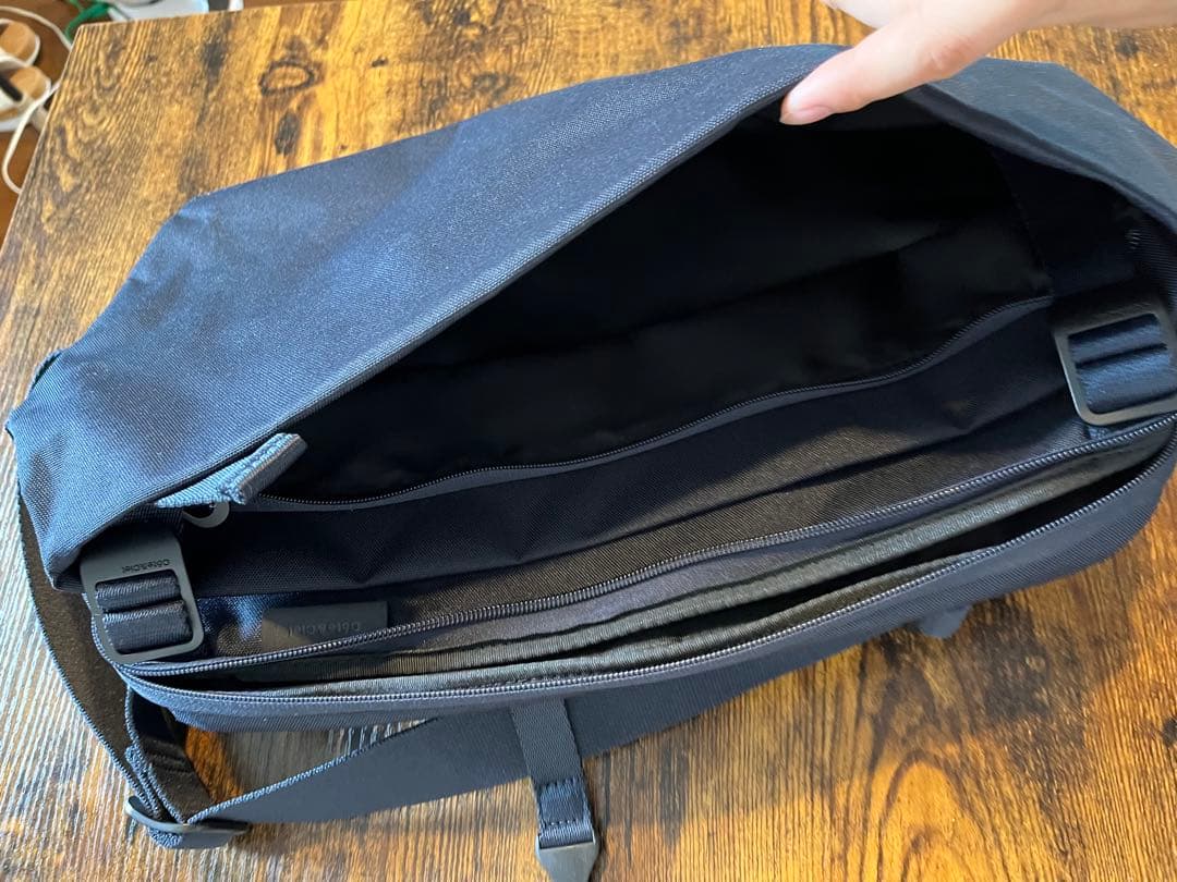 コートエシエル　スリングバッグ