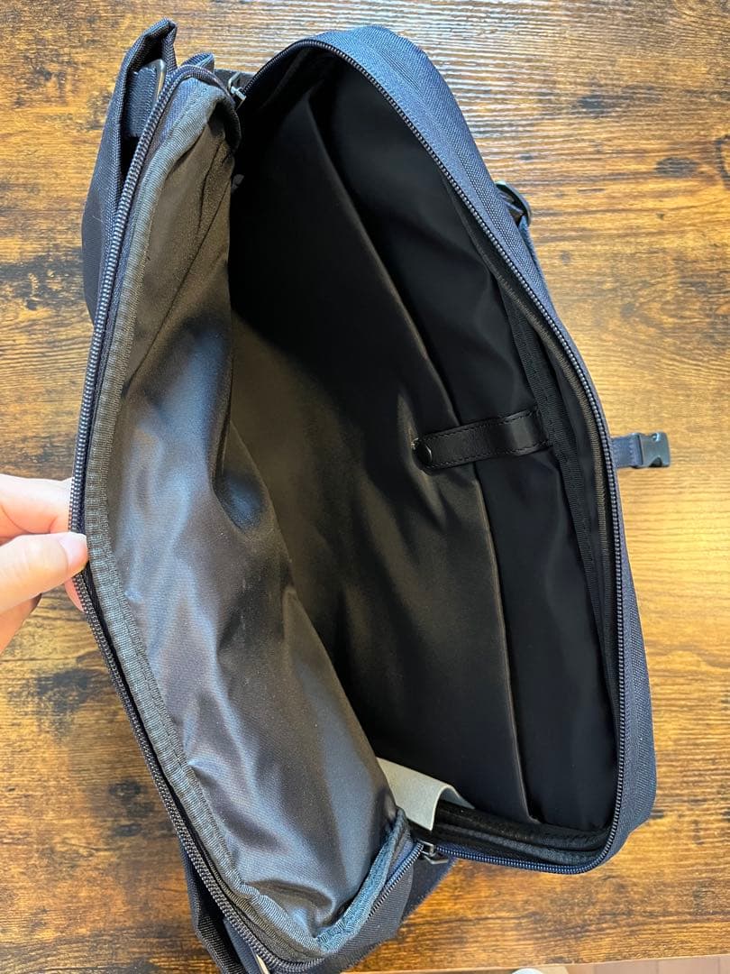 コートエシエル　スリングバッグ