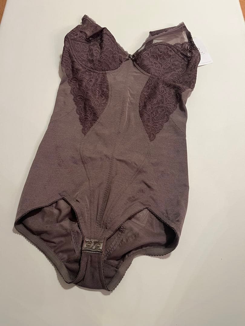 新品ダイアナ(ボディスーツ・コルセット・ガードル・ブラジャー・ショーツ)セット