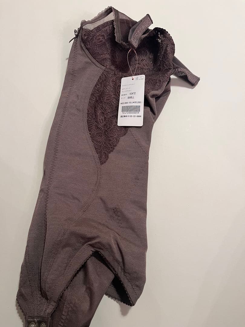 新品ダイアナ(ボディスーツ・コルセット・ガードル・ブラジャー・ショーツ)セット