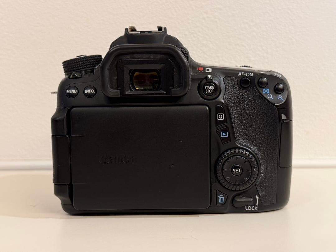 デジタルカメラ Canon EOS 70D + EF-S 18-135mm