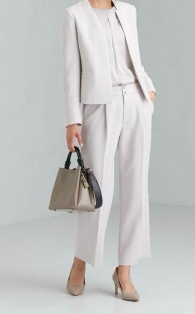 グリーンレーベルリラクシング　D キザミ　ノーカラー　パンツスーツ　38