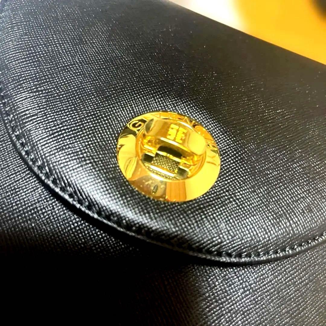 GIVENCHY 黒革セカンドバッグ