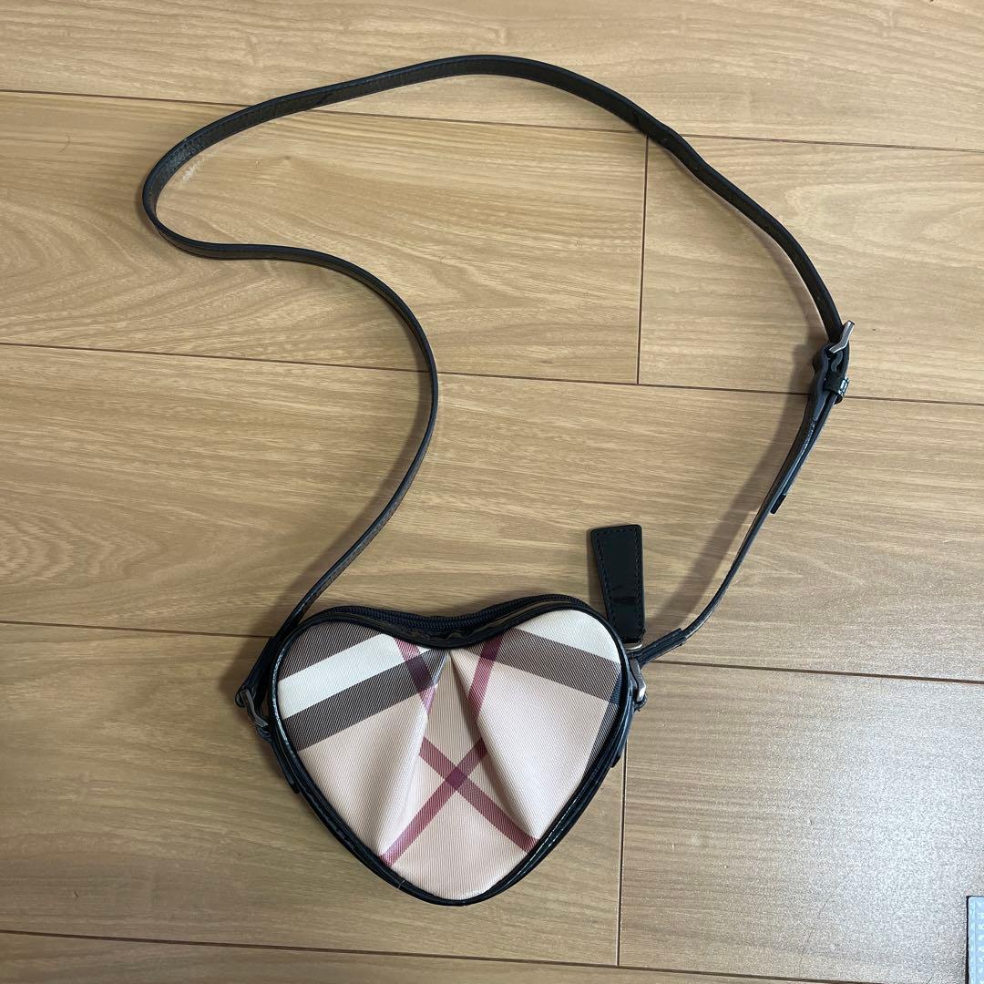BURBERRY ハート型ショルダーバッグ　キッズ　エナメル　レア♪バーバリー