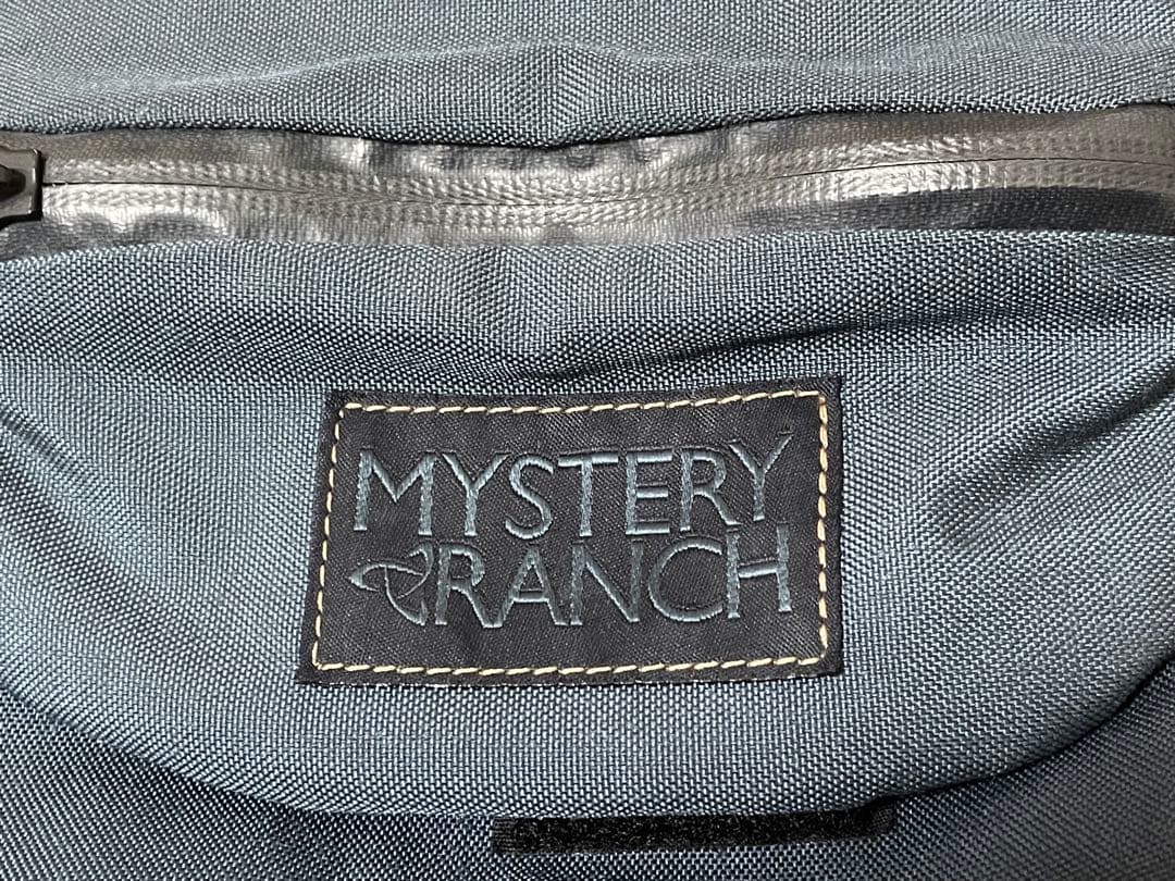 ミステリーランチMYSTERY RANCH メッセンジャーバッグ ブルーグレー