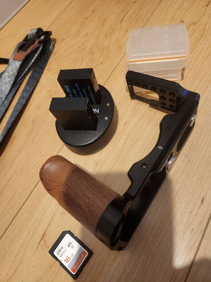 Canon EOS Kiss M レンズキット ホワイト EFアダプター付き