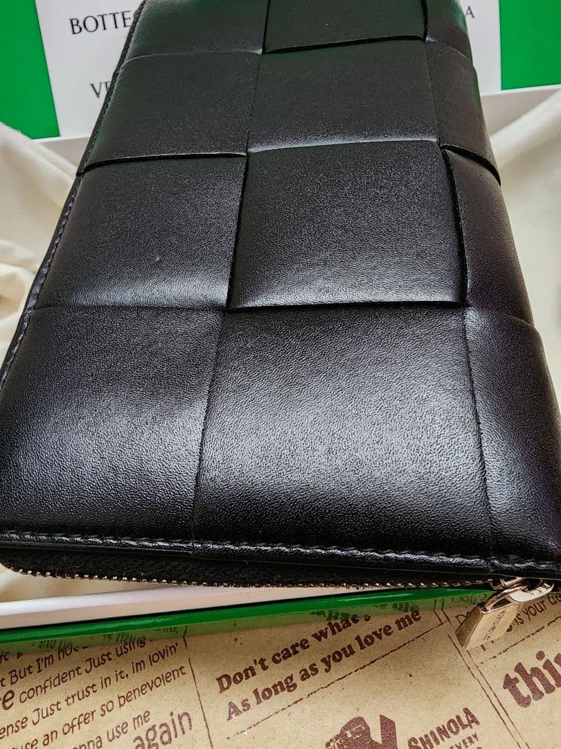 とても綺麗　長財布　カセット　ジップアラウンドウォレット 黒