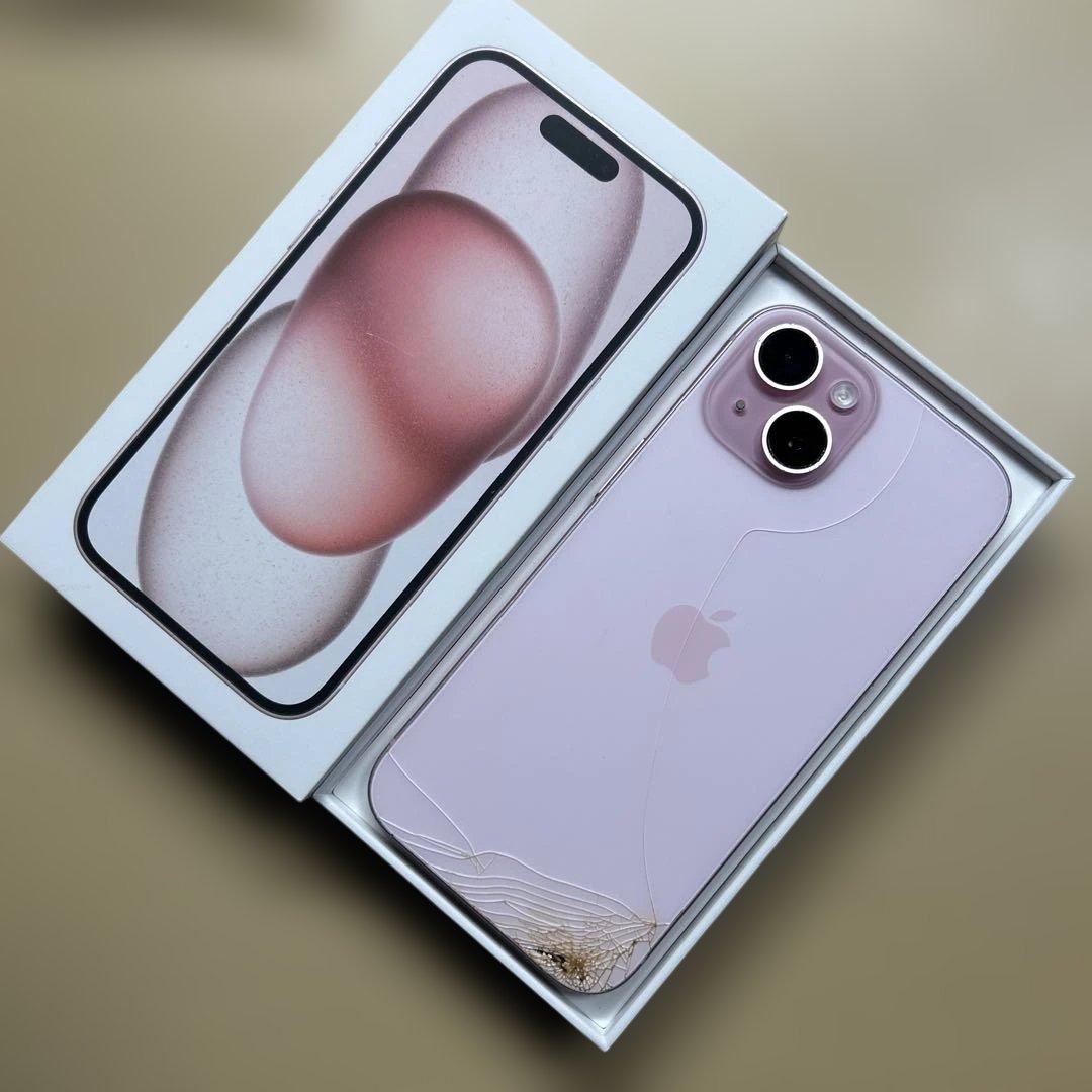 iPhone15 128GB SIMフリー　背面割れあり