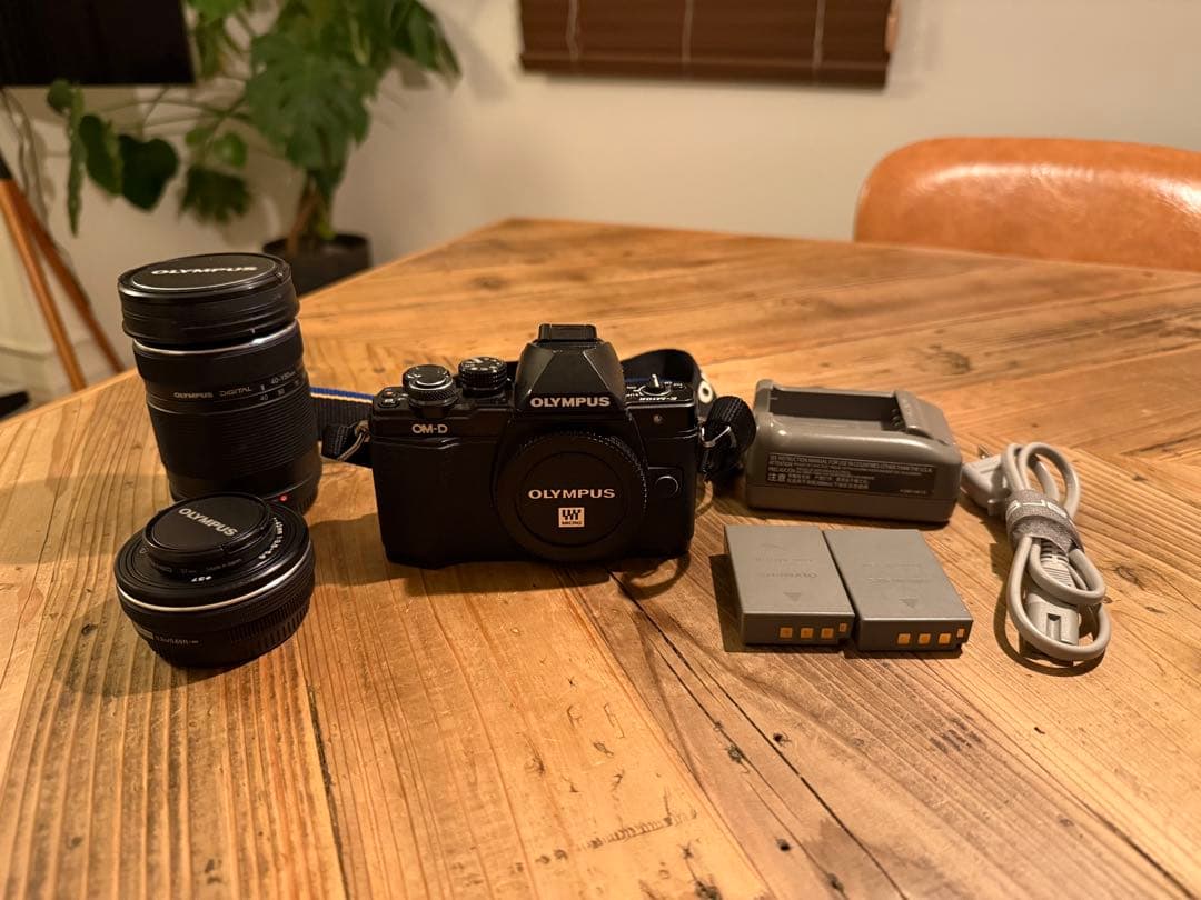 Olympus OM-D ミラーレスカメラ 【2レンズ付き】【箱付き】