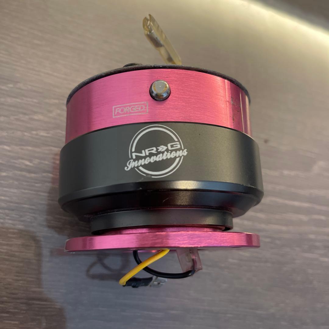 NRG Innovations ステアリングハブ ピンク/ブラック