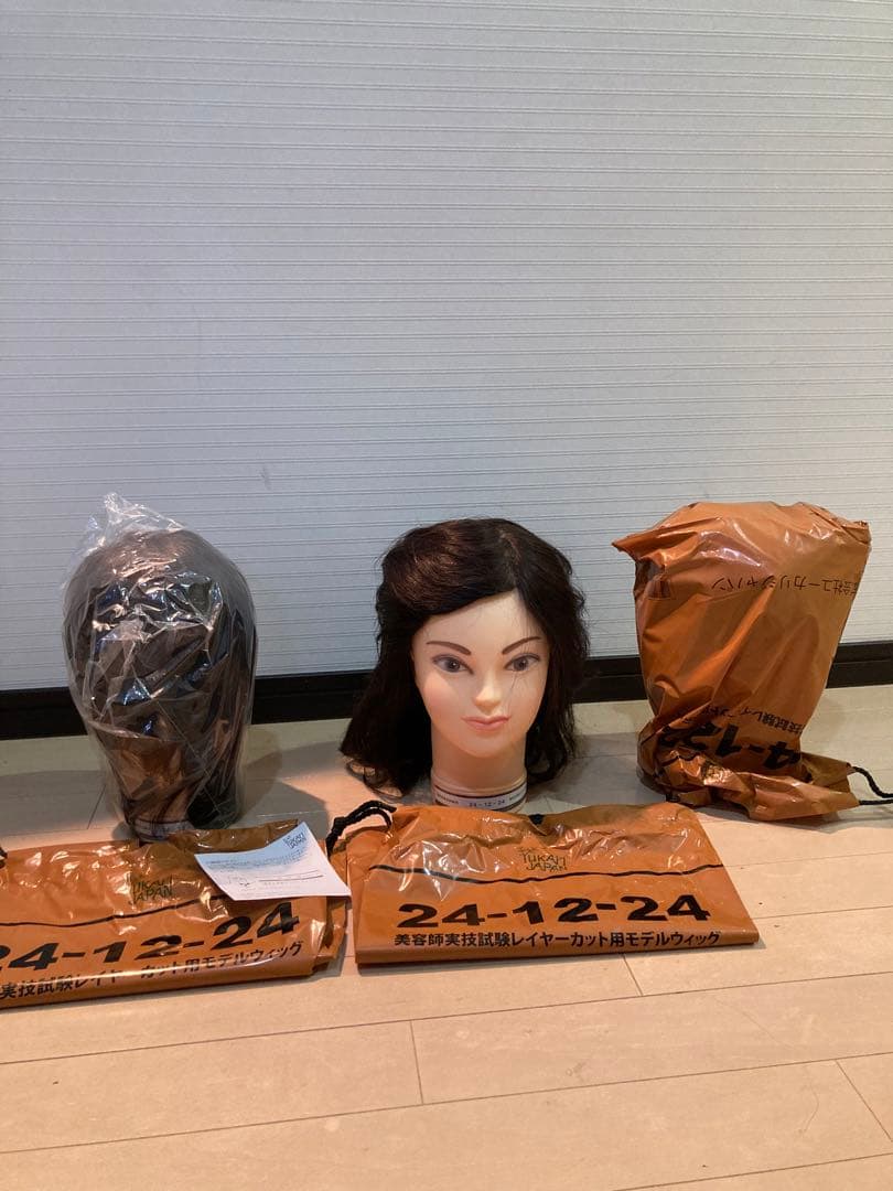 安いよ！ユーカリJAPAN 新品レイヤーカットモデルウィッグ 3体セット