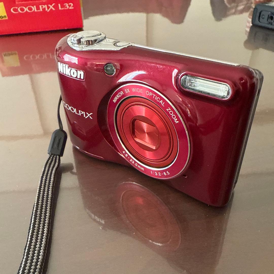 ハナ　Nikon COOLPIX L32 デジカメ