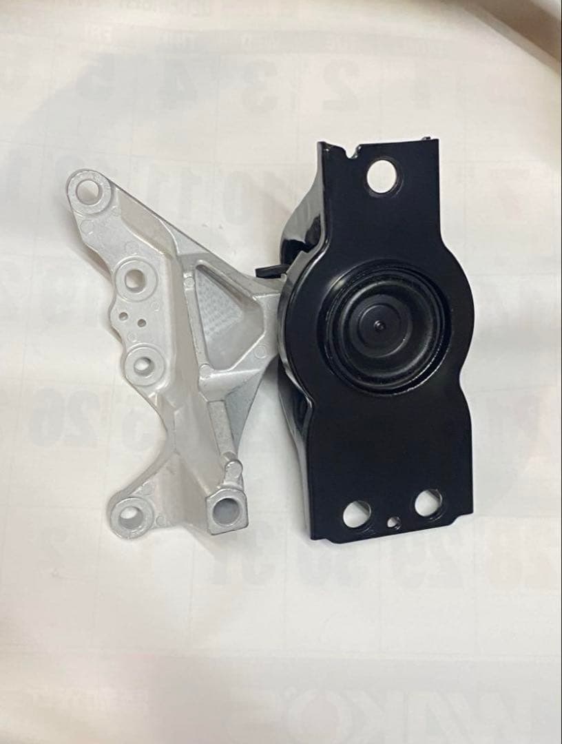 C26 右エンジンマウント インシュレーター 11210-1V30Bセレナ