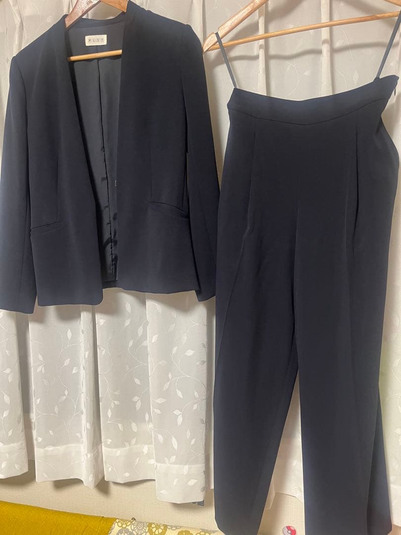 プラステ　ネイビー Lサイズ パンツスーツ