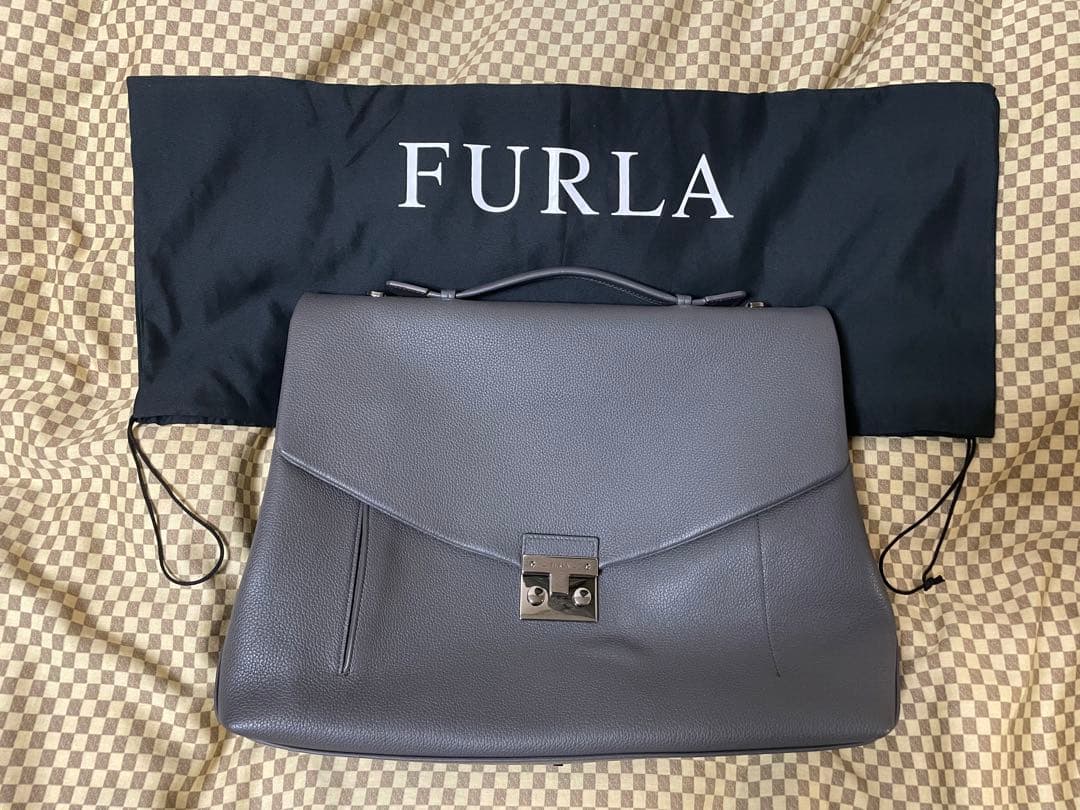 マ*ん様 極上美品　正規品　本革　FURLA ビジネスバッグ　シボ革　グレー