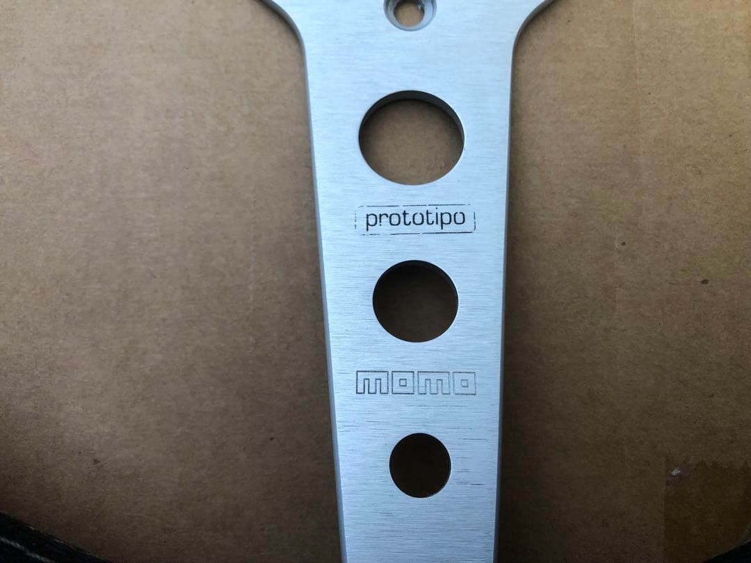 MOMO プロトタイプ シルバースポーク ステアリングホイール