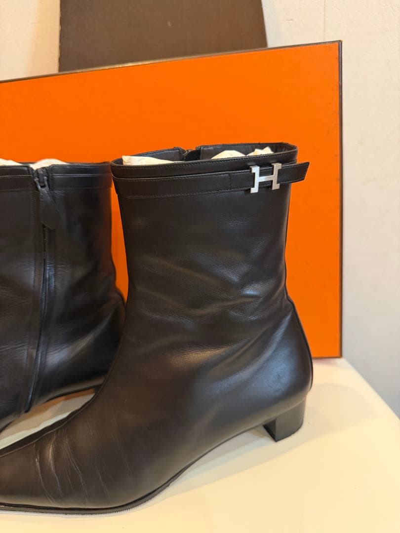 エルメス・黒 レザー ショートブーツ 中ヒール