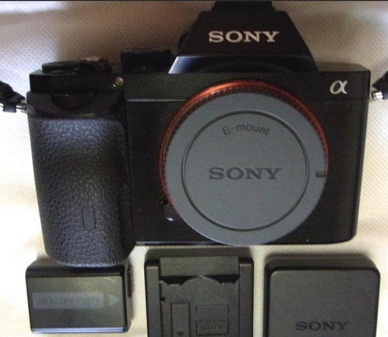 SONY α7R ボディ+バッテリー2個+充電器+他付属品 (訳あり)