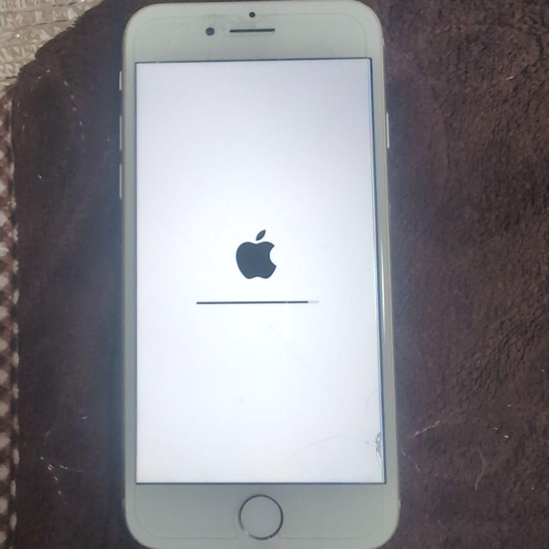 【バッテリー100%】IPhone8 64GB フィルムだけが割れています