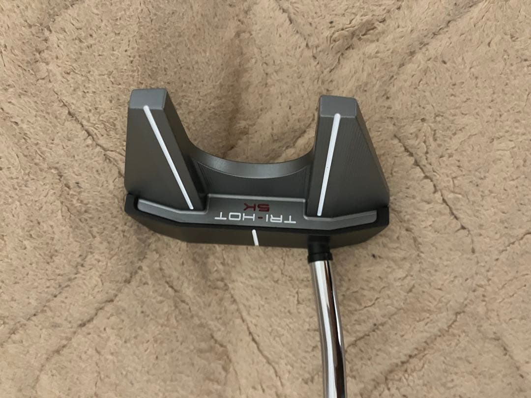 「赤い色」Odyssey TRI-HOT#7ネオマレットパター