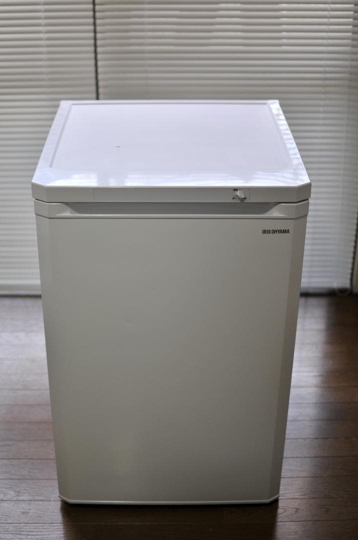 美品アイリスオーヤマ 冷凍庫 85L ホワイト IUSD-9B-W 2023年製