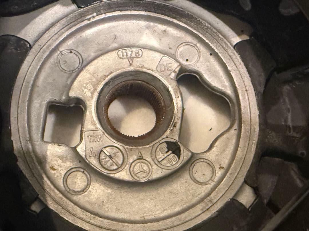 メルセデスベンツ　ステアリング　W210、W211？