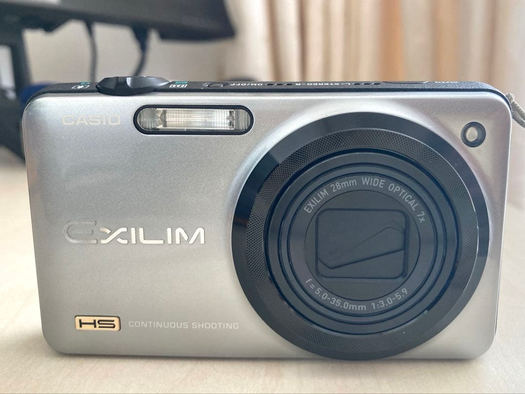 デジタルカメラ CASIO EXILIM EX-Z200