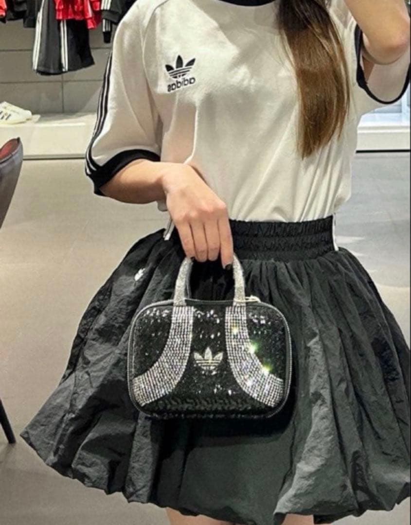 新品 アディダス ラインストーン クラッチバッグ IY4092