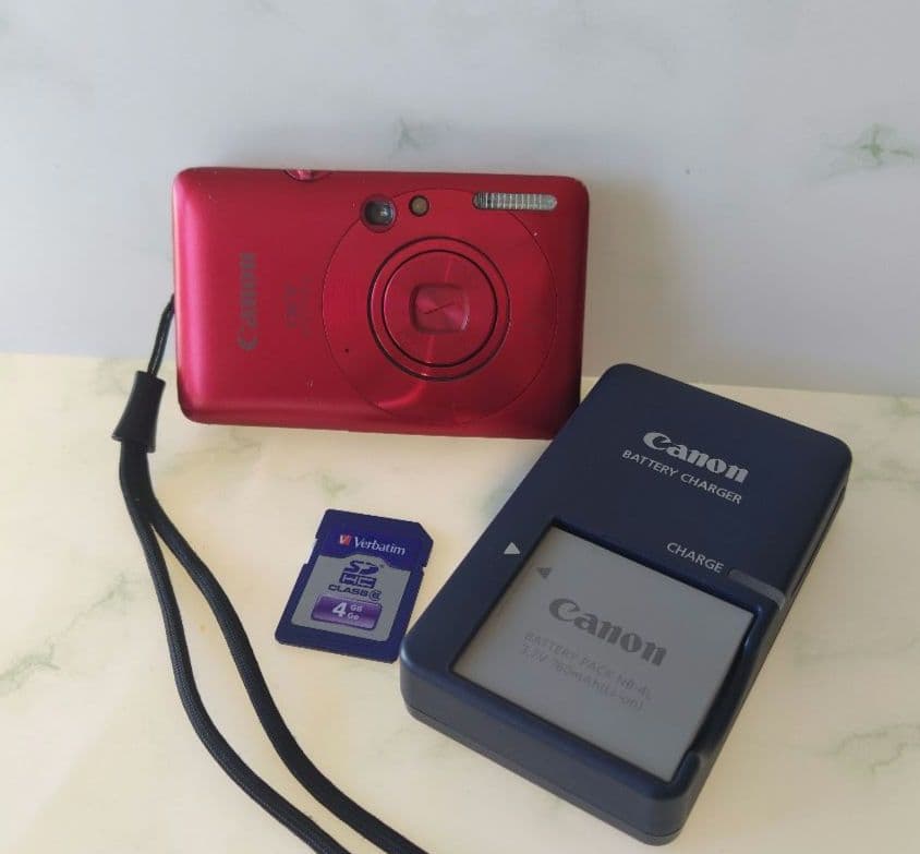 Canon IXY コンパクトデジタルカメラ レッド