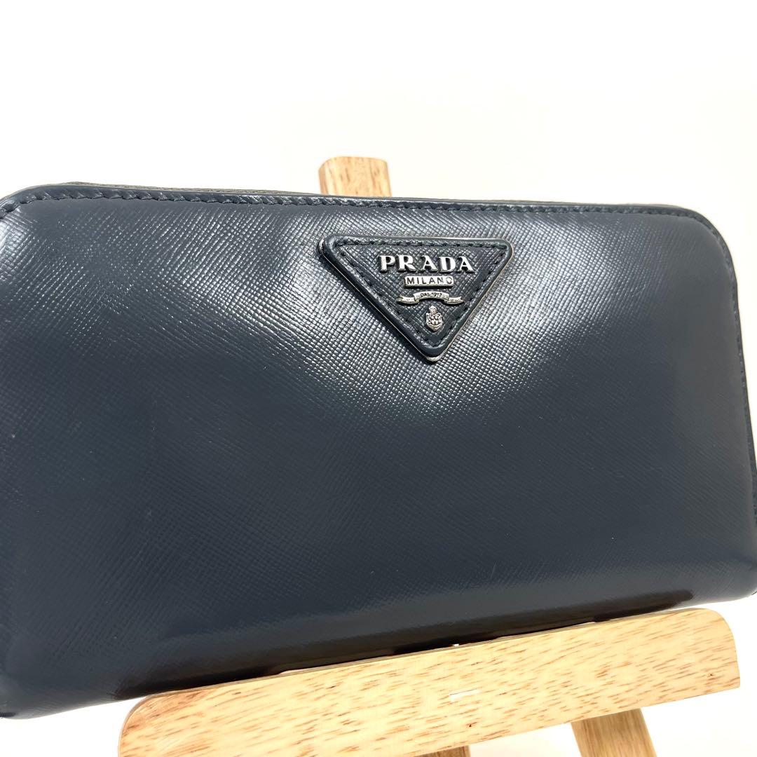プラダ　長財布　三角ロゴプレート　サフィアーノレザー　ラウンドファスナー　グレー