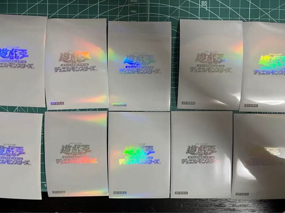 遊戯王　スリーブ　閃光の波動　初期ロゴ　白　ホワイトパール　25枚