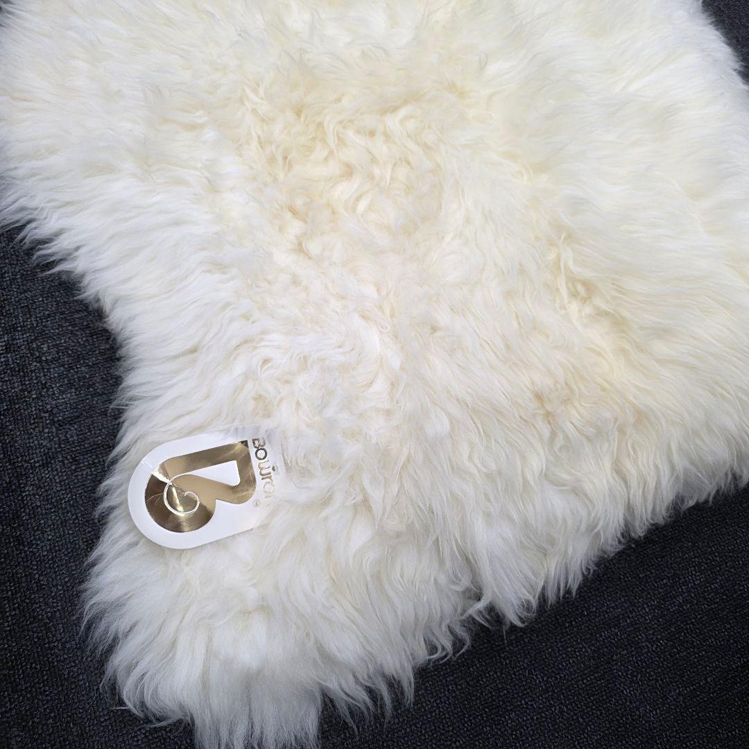 タグ付き未使用品　bowron ムートンラグ　カーペット　ホワイト