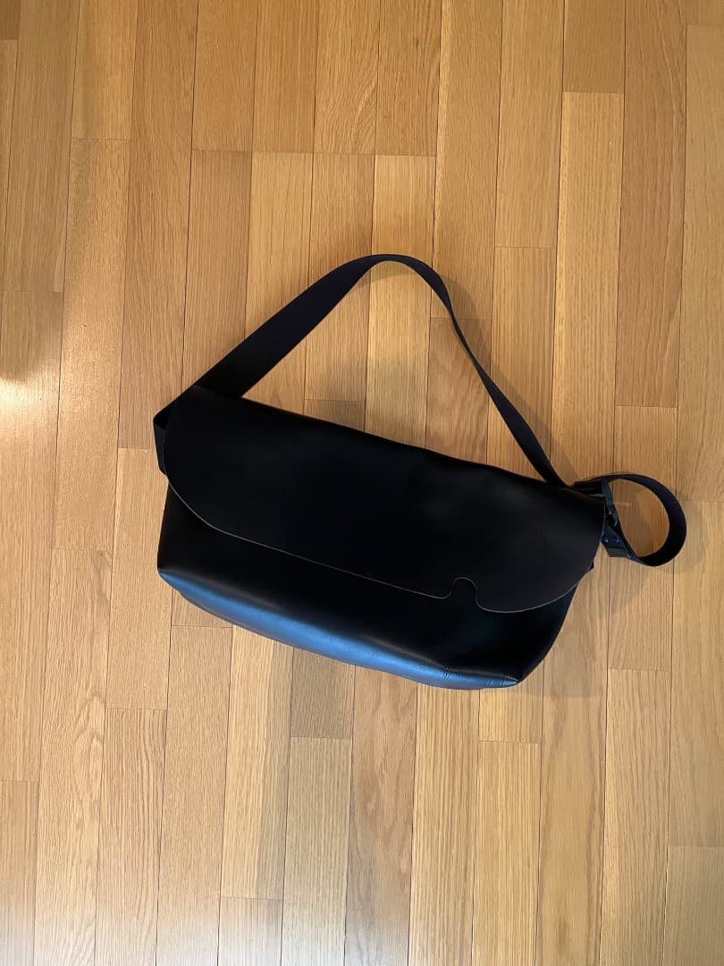 値下げ/Uni&co/ユニアンドコー/レザー/メッセンジャーバッグ/M/大きめ