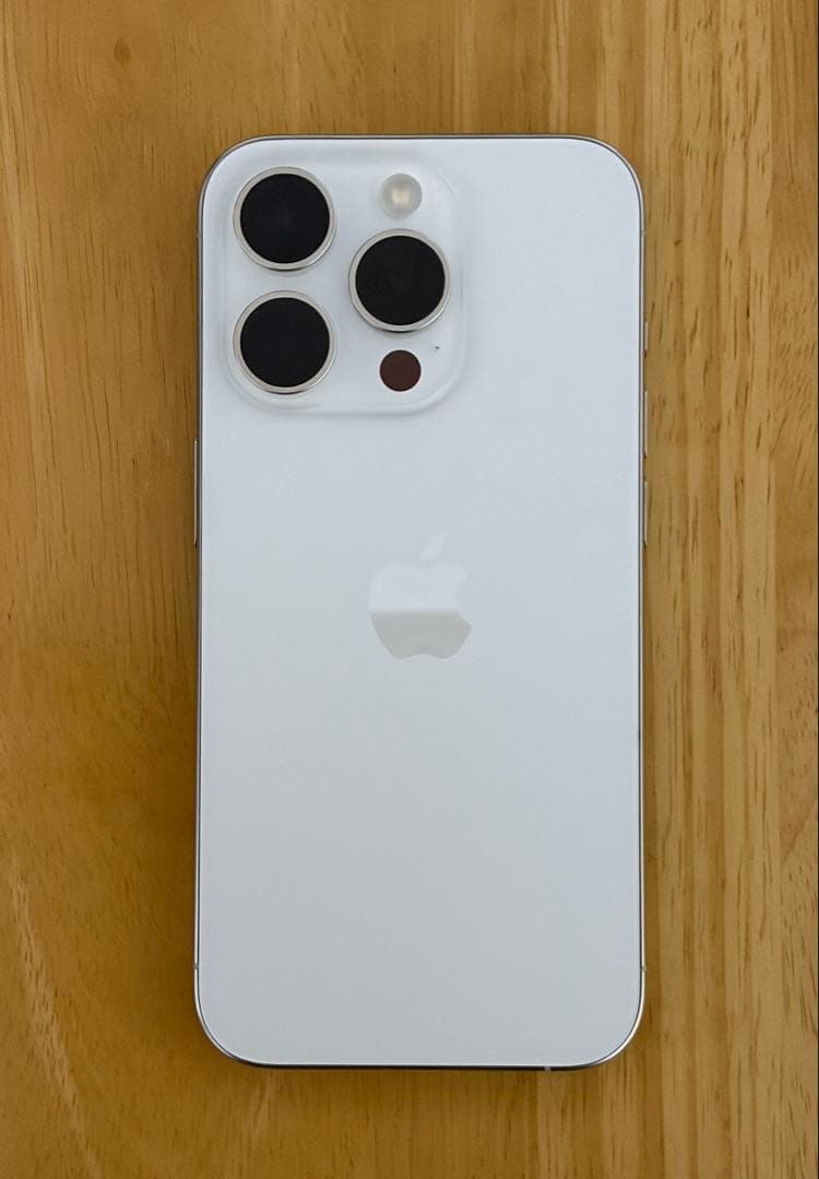 KUBOTA Apple iPhone 15 Pro ホワイトチタニウム