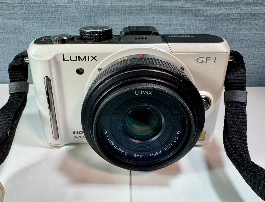 【パンケーキレンズ付】LUMIX DMC-GF1